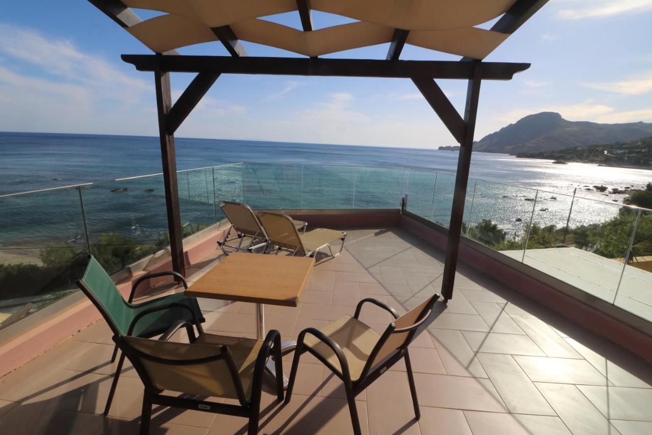 Horizon Beach Hotel ปลาเกียส ภายนอก รูปภาพ