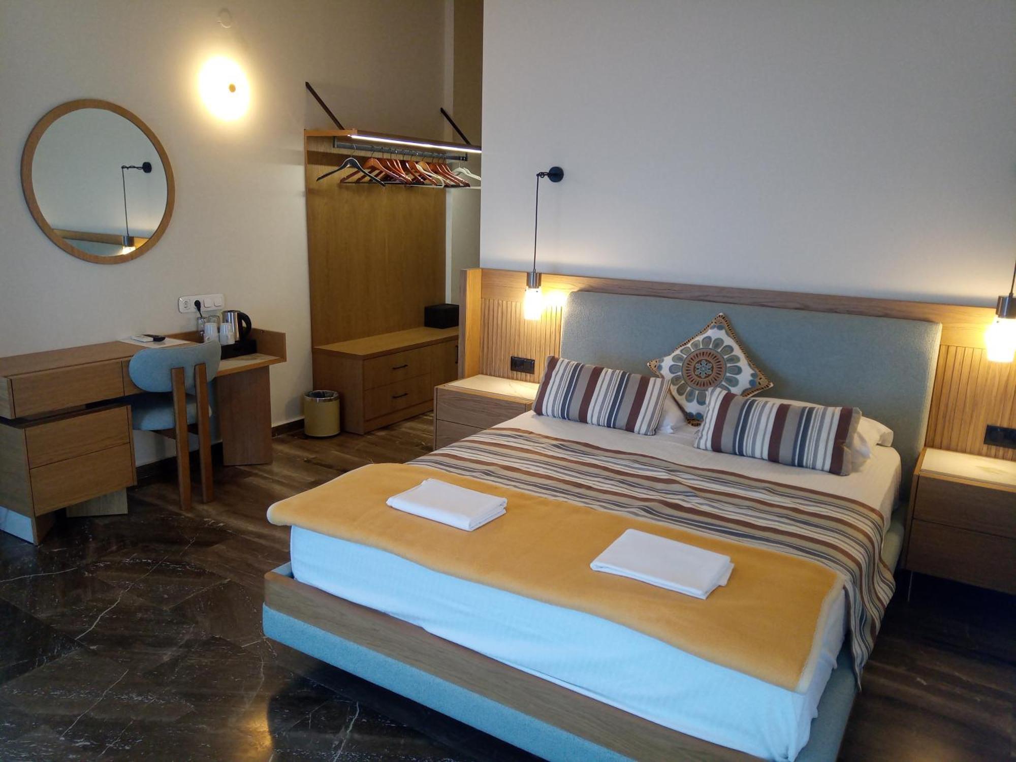 Horizon Beach Hotel ปลาเกียส ภายนอก รูปภาพ
